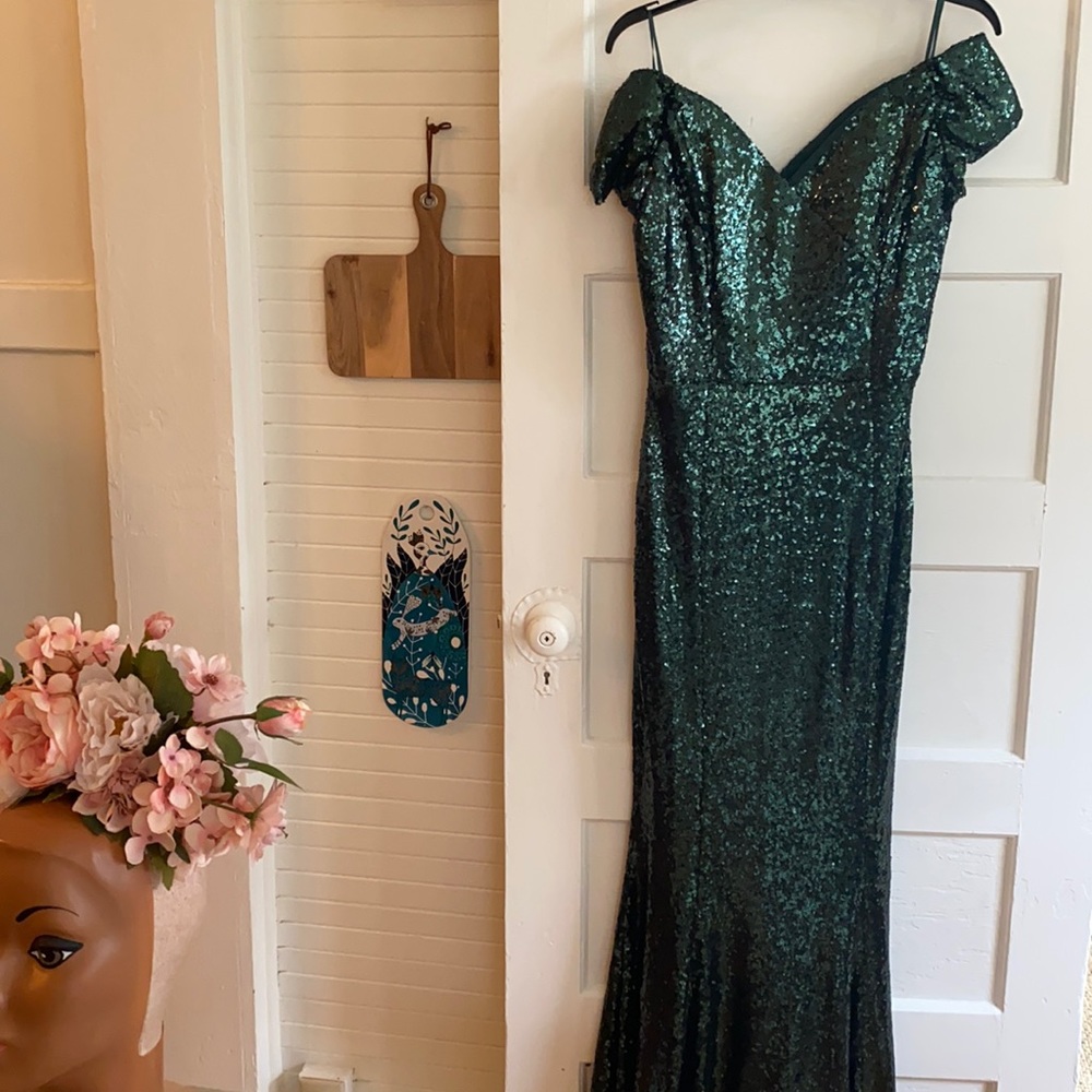 The Pretty Dress Co green sequin mermaid gown sz16